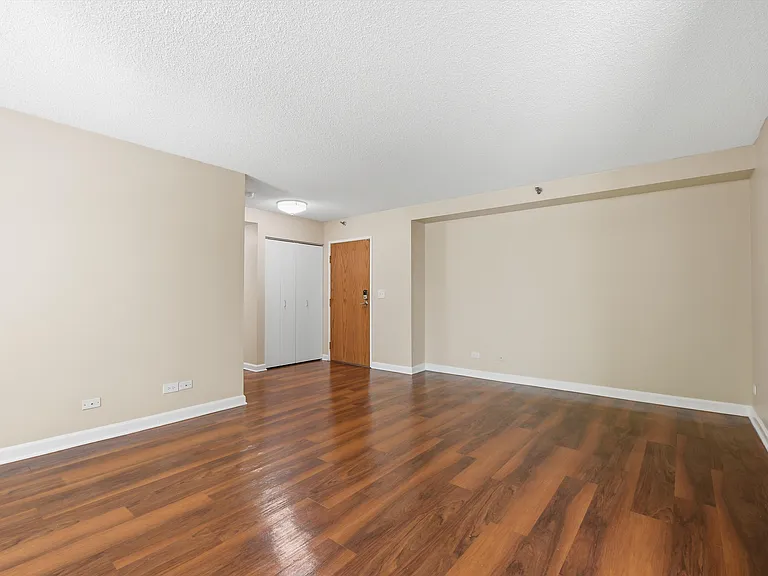 Evanston Place — Photo 37