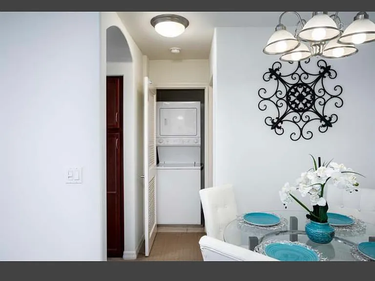 5252 Balboa Arms Dr #277 — Photo 10