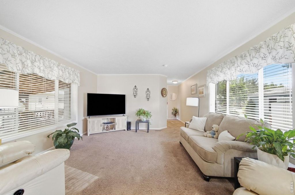 1492 Sylmar Pl