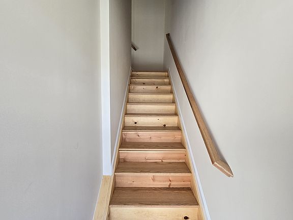 3rd image of 105 Quinlan Ave Floor 2