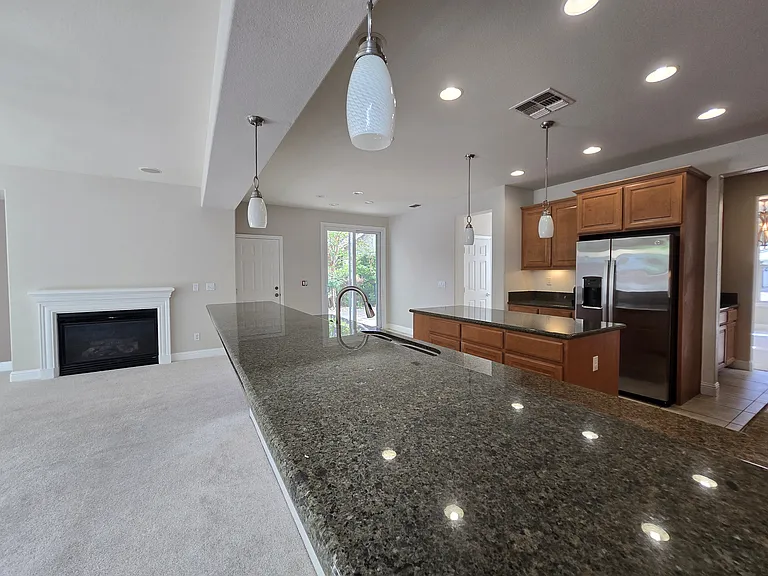 626 W La Canada Ave — Photo 24