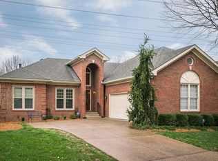 9829 Forest Village Ln, Louisville, KY 40223