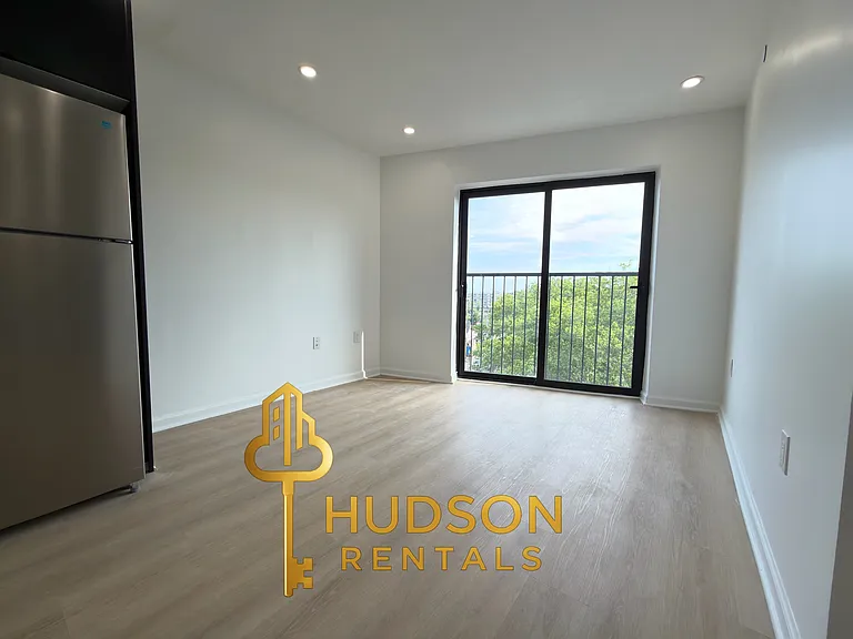 553 Market St #5E — Photo 5