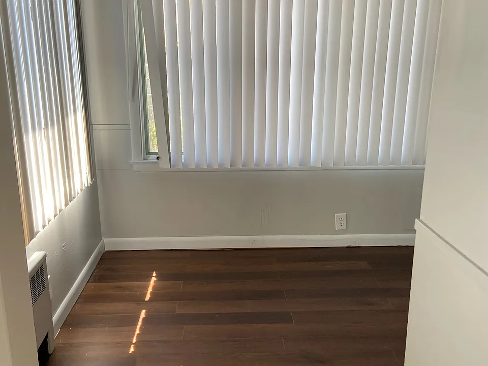 8 Strathmore Ln #1