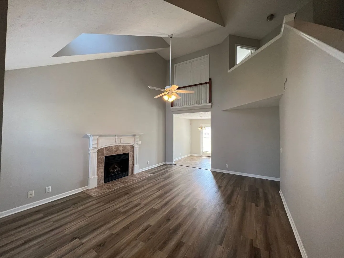 3br 2.5b Home + Office/Study & Bonus Room Located In Murfreesboro — Photo 2