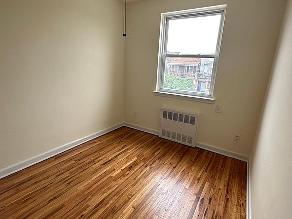 4th image of 27 Bay 13th St Floor 3