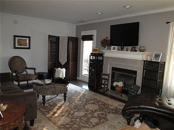 5th image of 2224 Whitecliff Dr