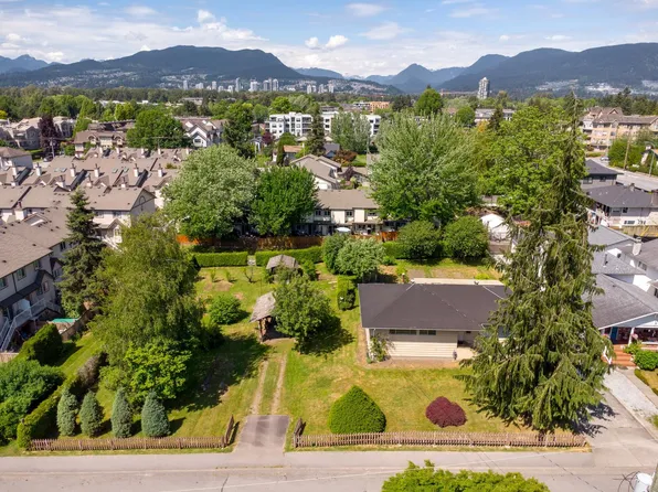 2349 Lobb Ave, Pt Coquitlam, BC V3C 1M7