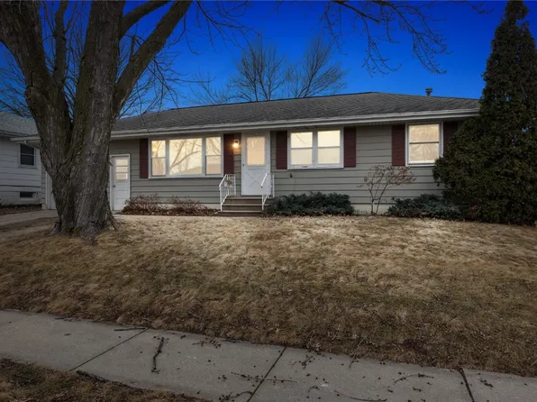 344 28th St NW, Cedar Rapids, IA 52405