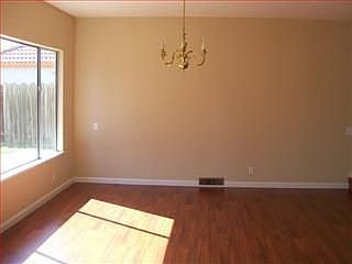 4th image of 4920 Pearl Ave