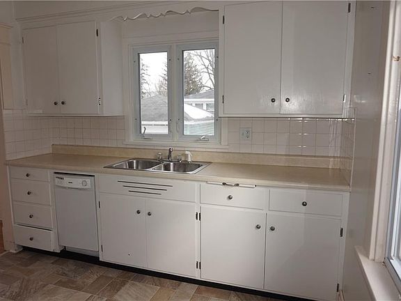 2nd image of 24 Oakgrove Dr