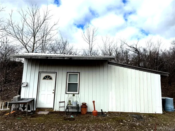 340 Hinman Rd #4, Lockport, NY 14094