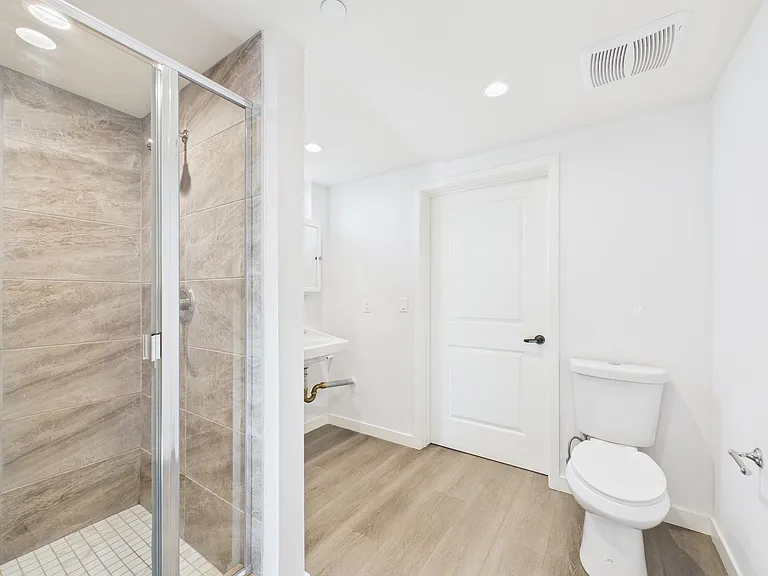 5501 Laurel Canyon Blvd — Photo 22