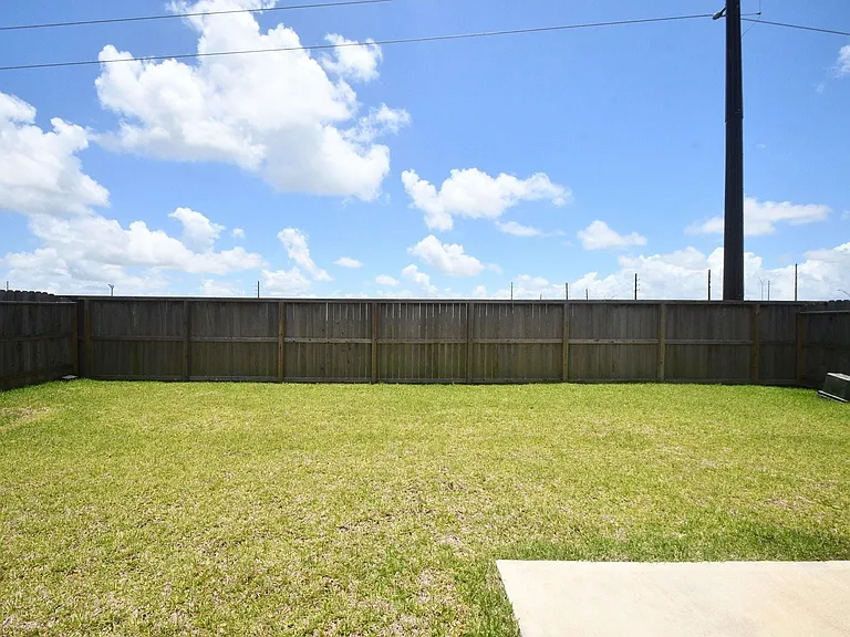 3043 Kastania Ln — Photo 32