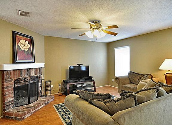3rd image of 2357 Live Oak Dr