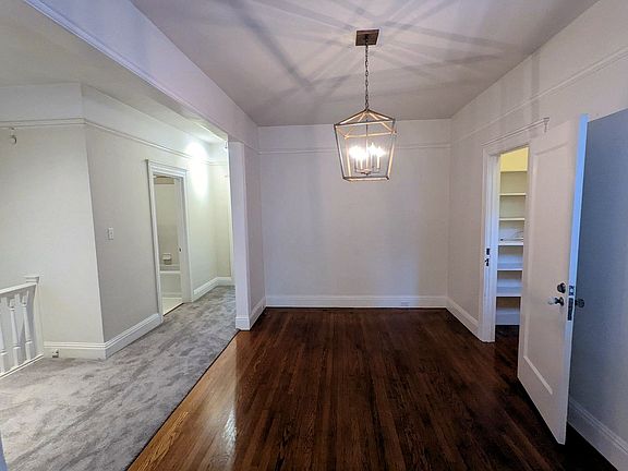 3rd image of 3023 Baker St