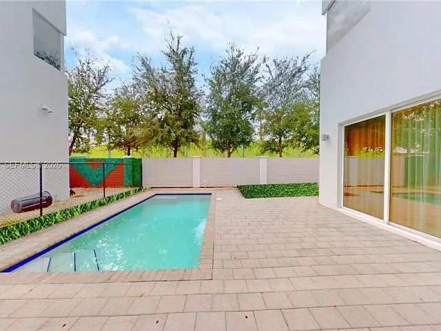 5 bed, 5.0 bath, 3624 sqft, $9,000 — Photo 4