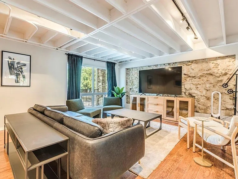 500 E Riverside Dr #206 — Photo 4