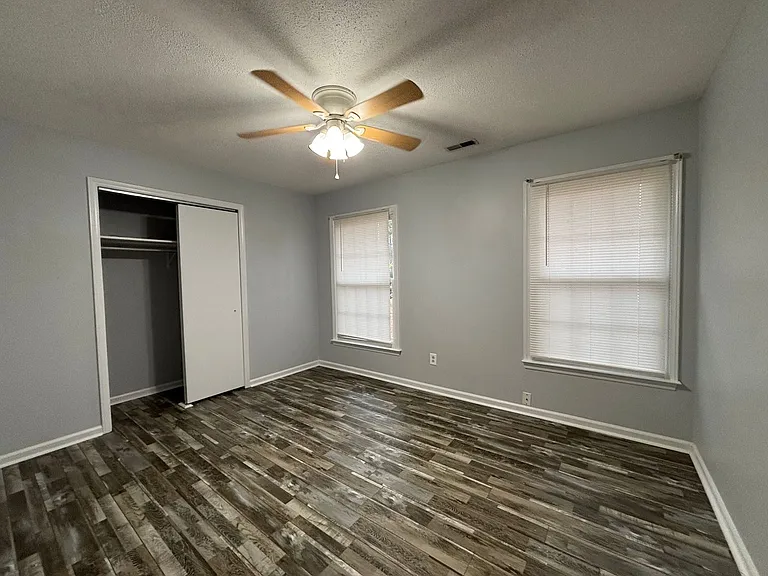 102 Hillside Ct — Photo 20