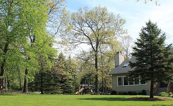 Private and lovely lot on cul-de-sac