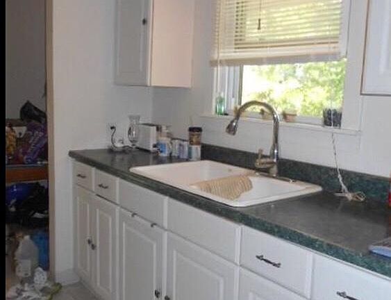 5th image of 677 Sanford Ave