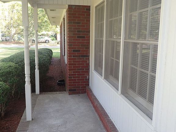 4th image of 4009 Oak Dr