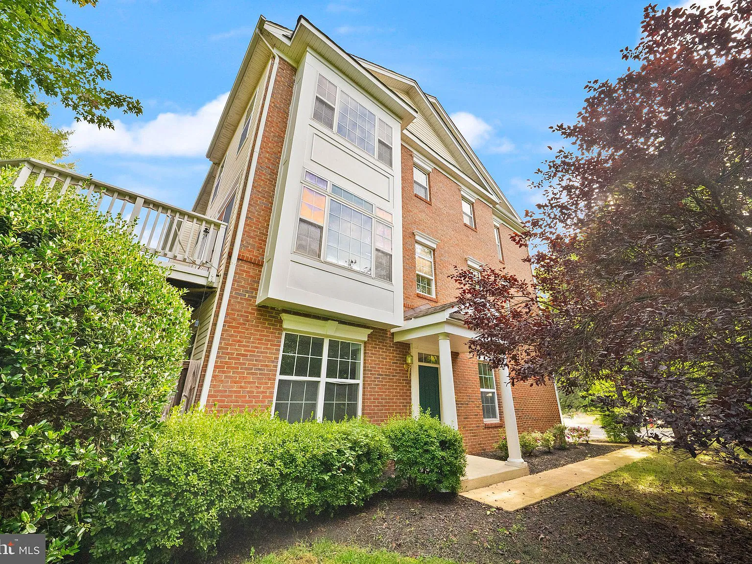 2 bed, 2.5 bath, 1746 sqft, $2,890 — Photo 2