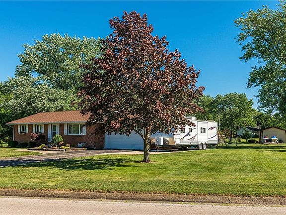 3rd image of 7742 Belle Plain Dr