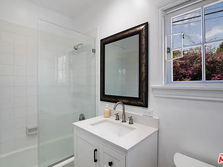 508 N Canon Dr — Photo 34