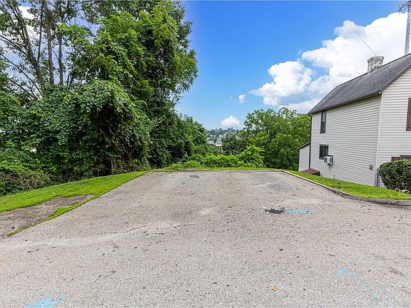 4th image of 698 Grove Ave