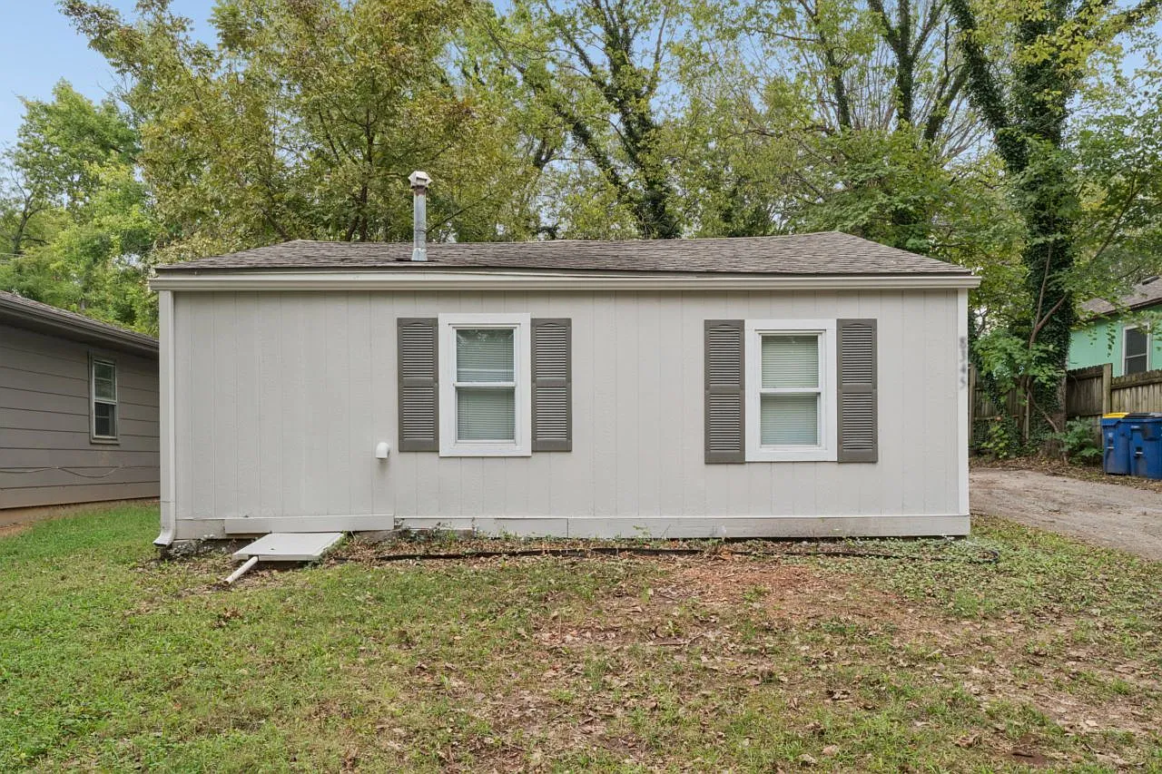 3 bed, 1.0 bath, 840 sqft, $1,450 — Photo 3