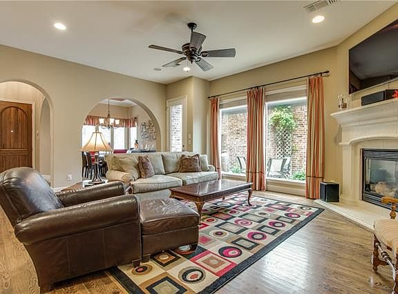 2nd image of 722 Laguna