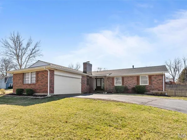 449 Ivywood Dr, Ballwin, MO 63011