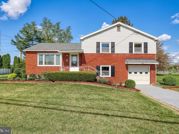 65 Kensington Dr, Camp Hill, PA 17011