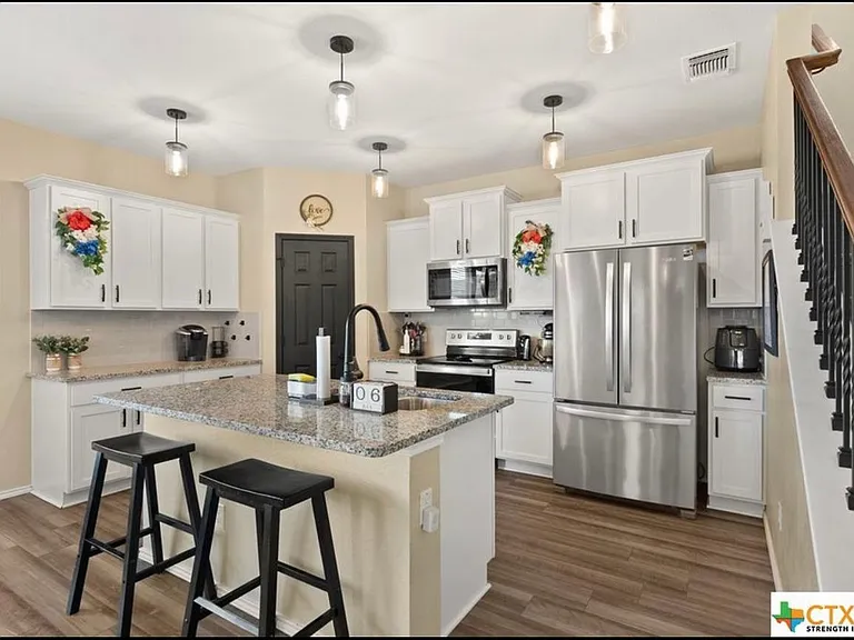 8702 Stonehollow Dr — Photo 8
