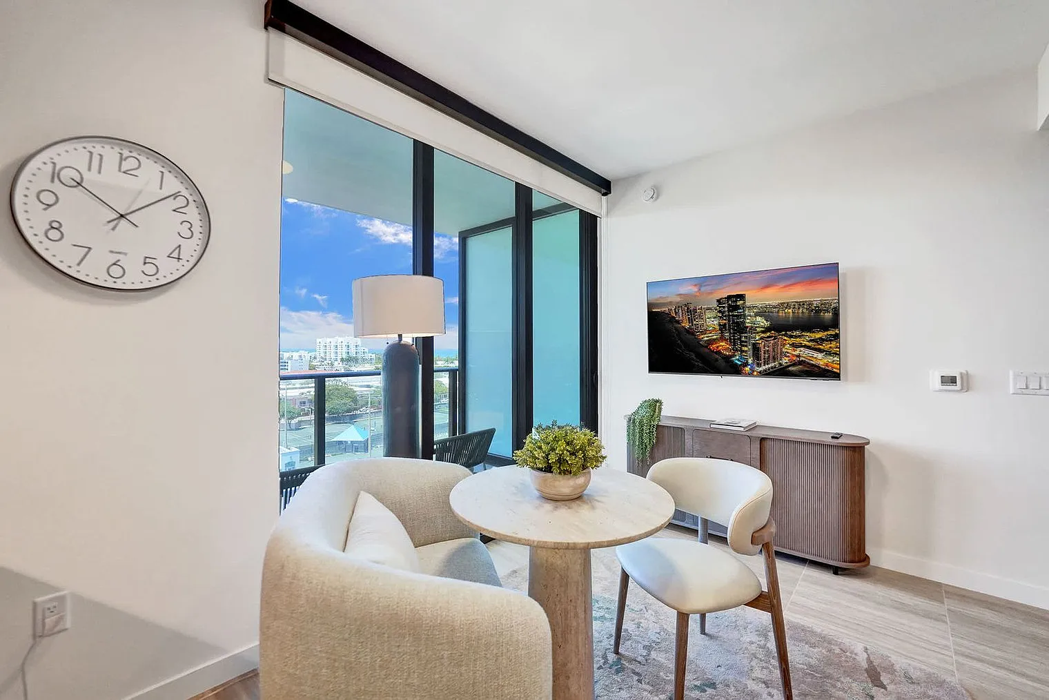 1 bed, 1.0 bath, 484 sqft, $6,232 — Photo 1