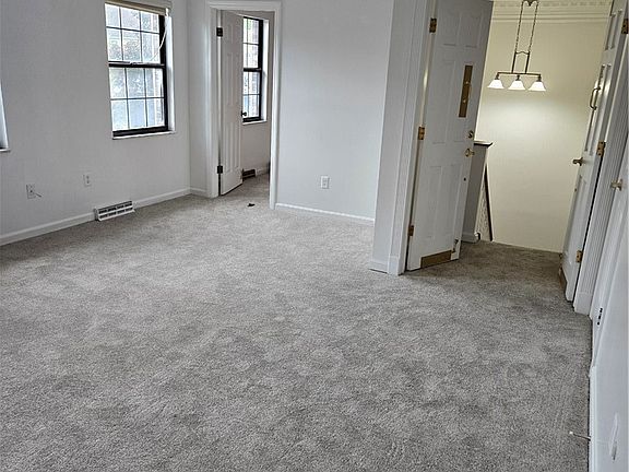 5th image of 454 Gleneagle Ct