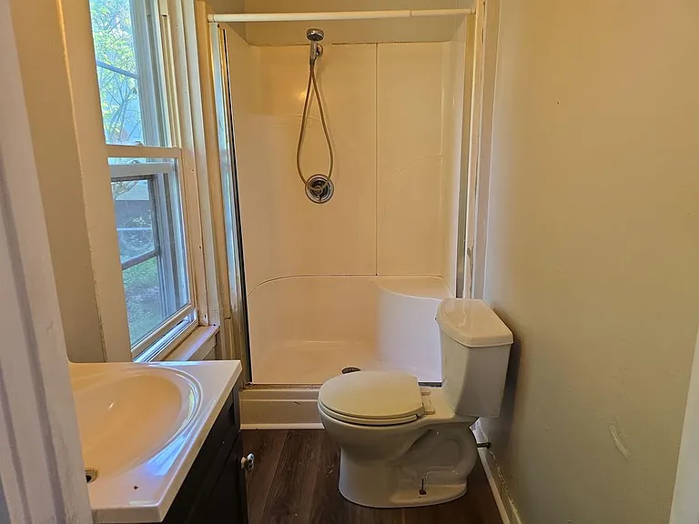 147 Laurel St — Photo 4