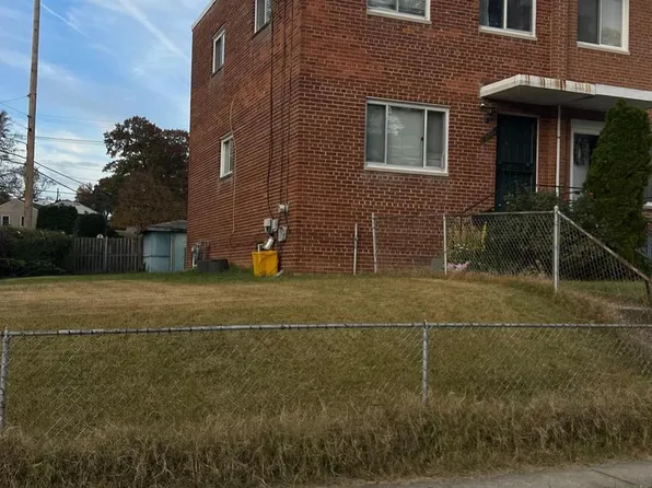 3500 Manorwood Dr, Hyattsville, MD 20782