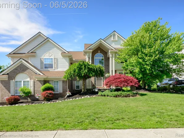 42996 Pond Bluff Dr, Belleville, MI 48111