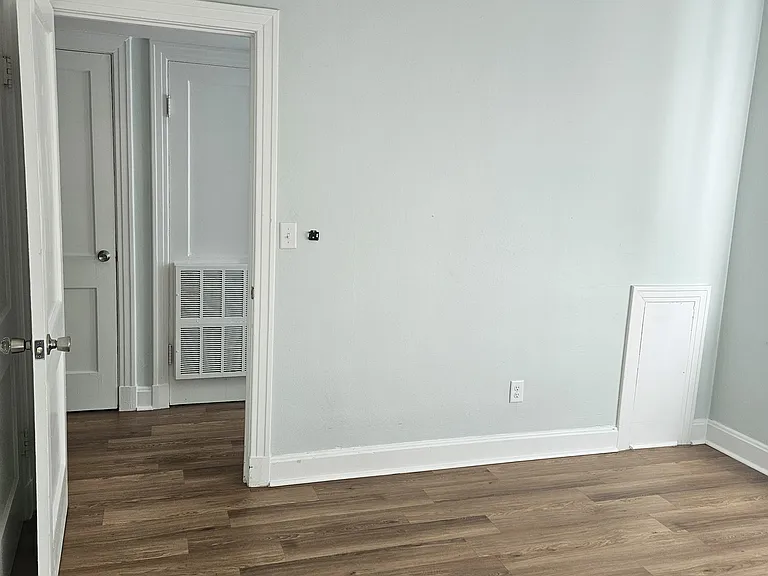 46 W 11th St — Photo 36
