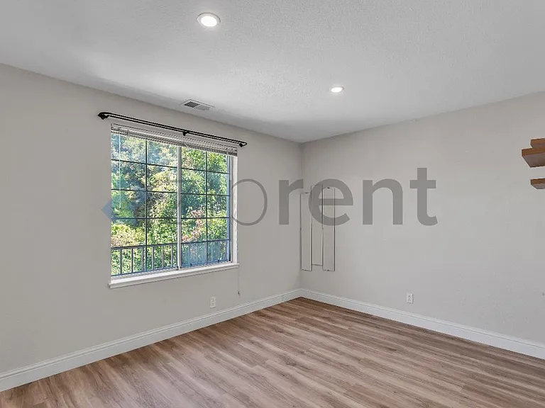 1240 Litchfield Ave — Photo 17
