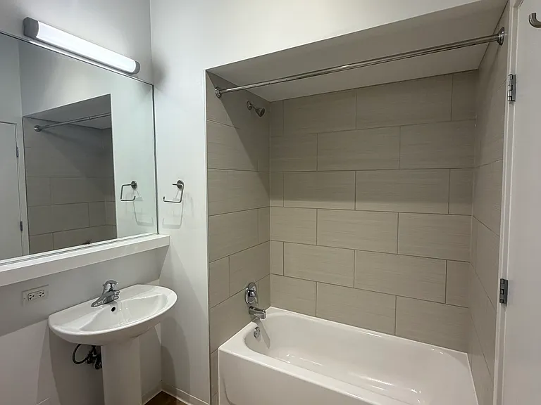 1112 N Marshfield Ave #801 — Photo 37