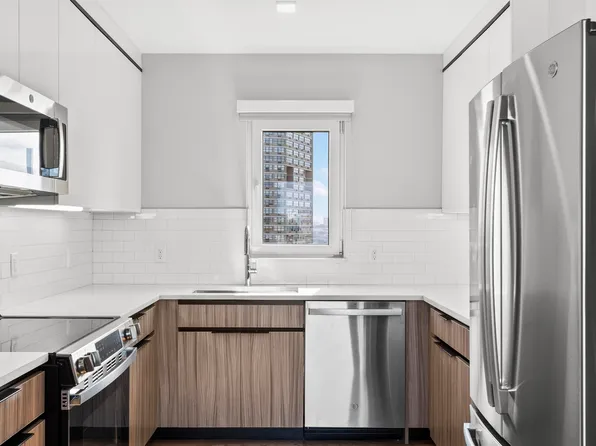 60-64 68th St #304, West New York, NJ 07093