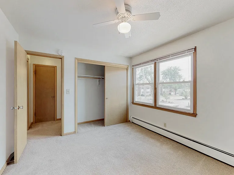 Plaza Manor — Photo 22
