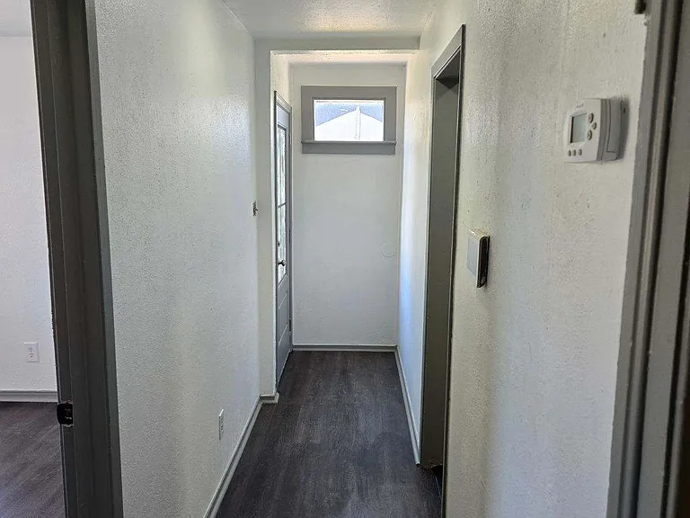 308 N Elm St — Photo 4