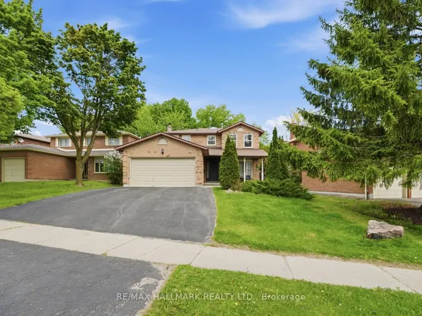 99 Carlson Dr, Newmarket, ON L3Y 3G9