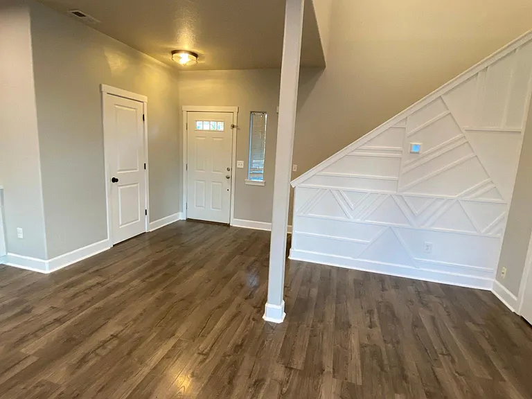 1055 Charlie Ave — Photo 8