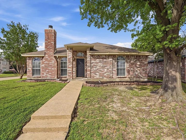 2833 Hidden Springs Dr — Photo 1