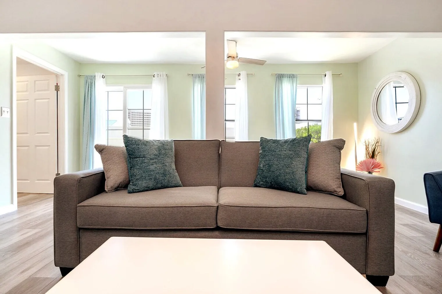 1 bed, 1.0 bath, 796 sqft, $4,335 — Photo 4